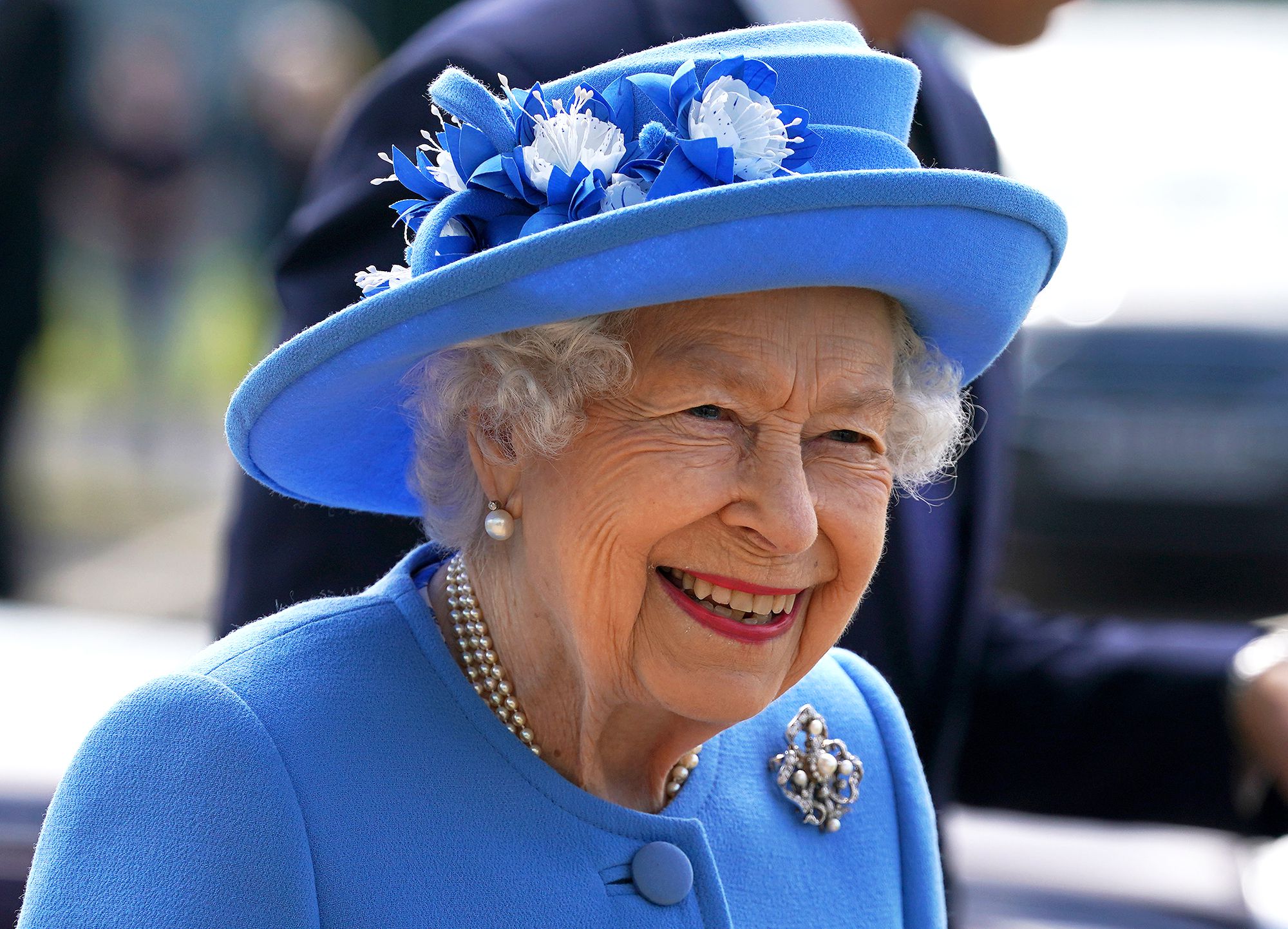 Queen elizabeth ii visits scotland 82422 3db9ba28b4dc4bdf911eb42bae3a447b